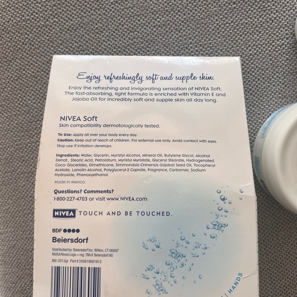 NEW NIVEA SOFT GIFT COLLECTION SET - Picture 3 of 6